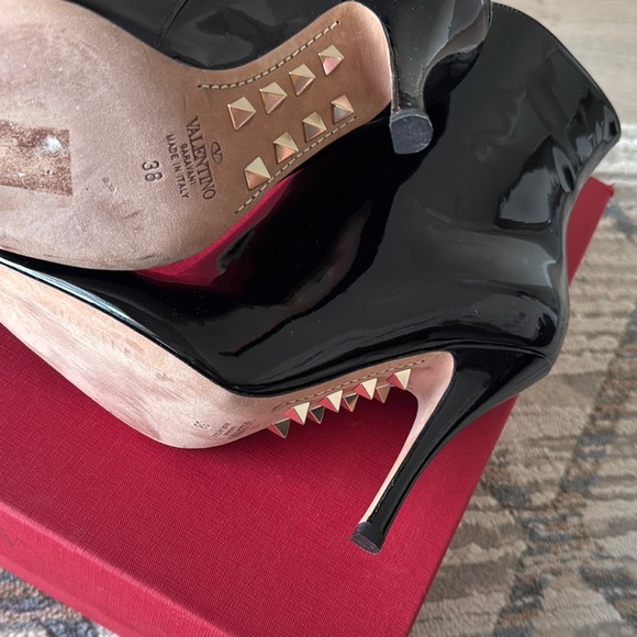 Authentic Valentino Garavani Elegant Black Patent Leather Women's Boots Size 38 - Picture 4 of 13